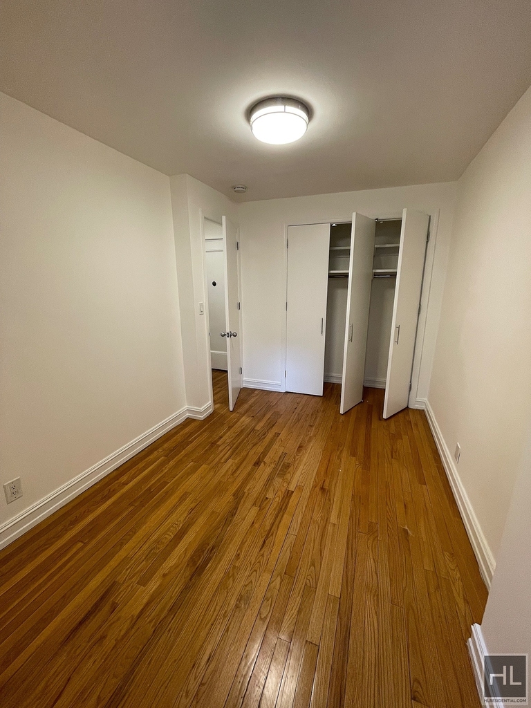 York Avenue - Photo 4