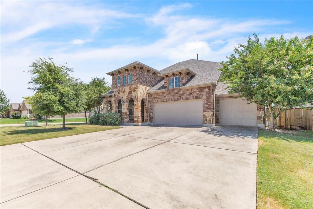 3425 De Soto Loop - Photo 1