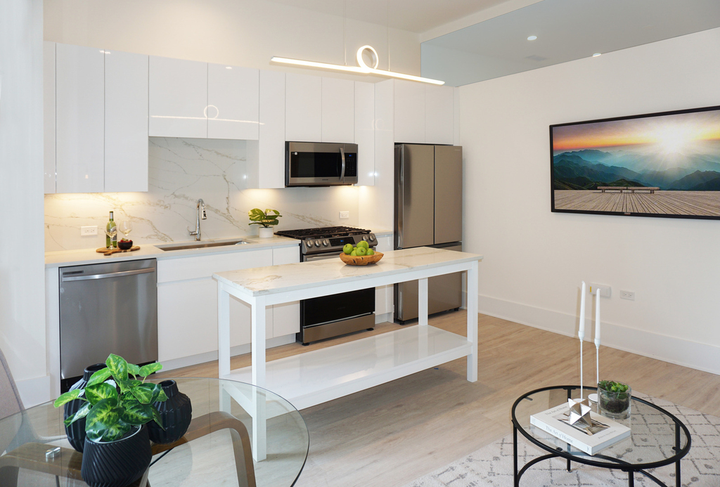 812 W Adams Street - Photo 2