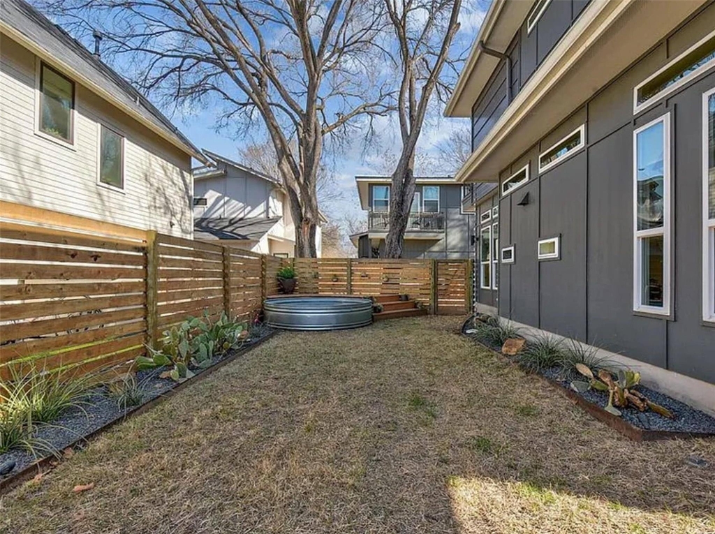 2709 E 3rd St - Photo 21