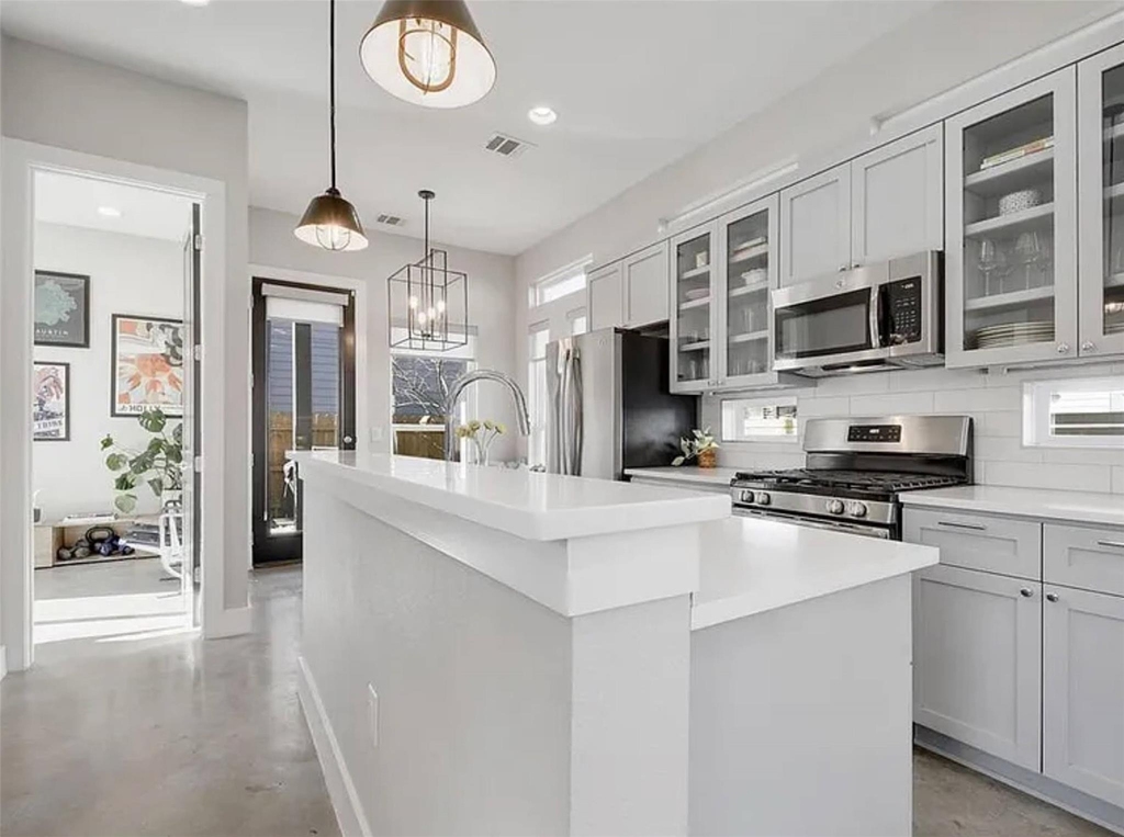 2709 E 3rd St - Photo 5