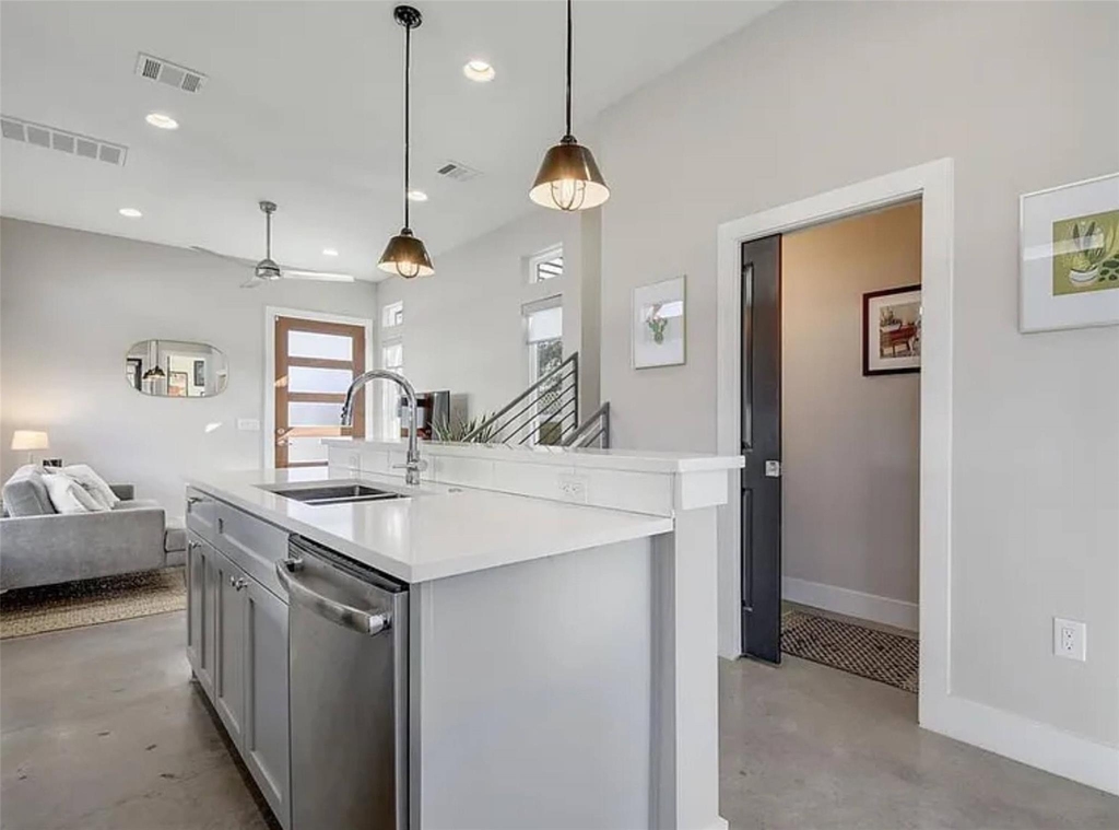 2709 E 3rd St - Photo 7
