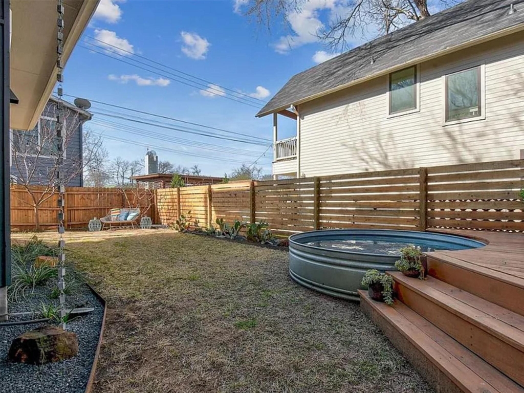 2709 E 3rd St - Photo 20