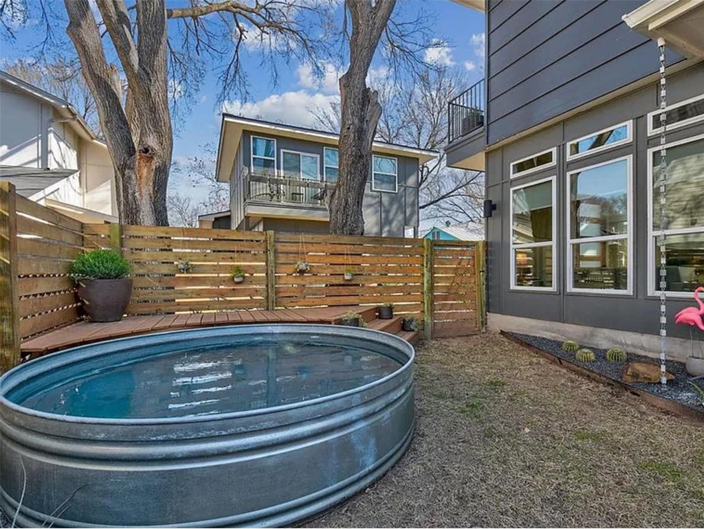 2709 E 3rd St - Photo 17