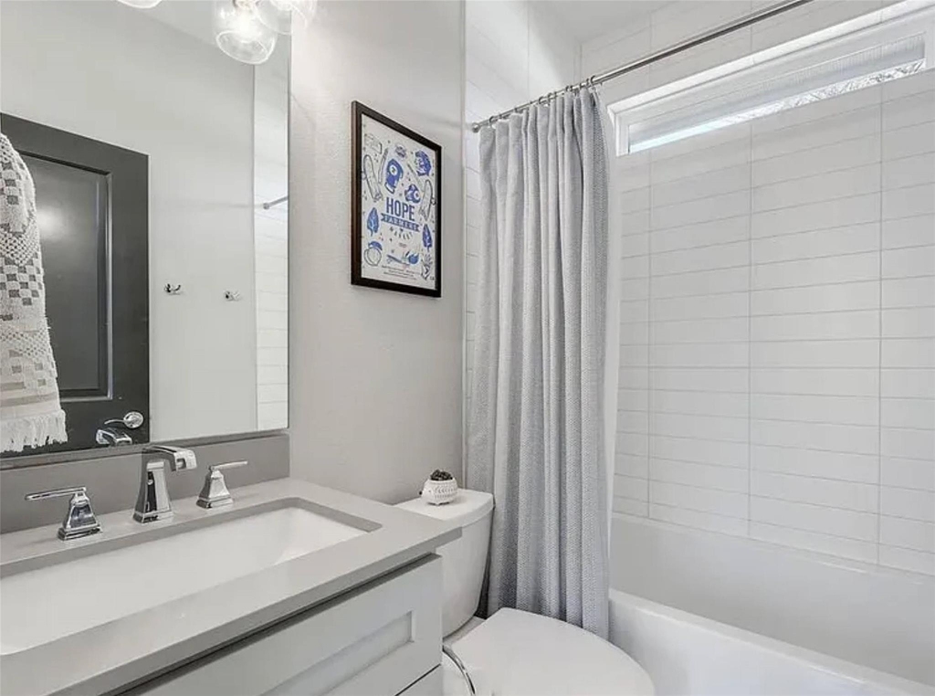 2709 E 3rd St - Photo 15