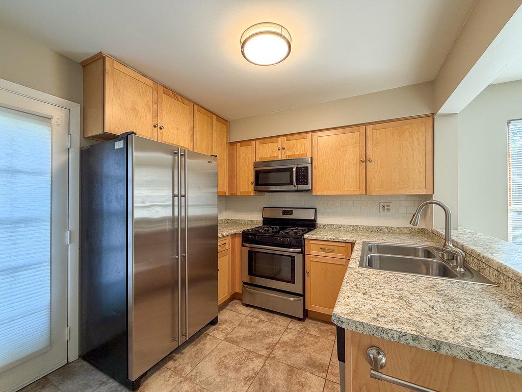 2615 Oakshire Court - Photo 3