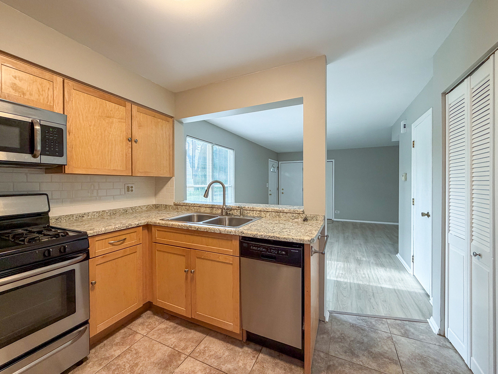 2615 Oakshire Court - Photo 4