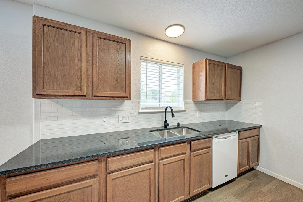 125 Holland St - Photo 17