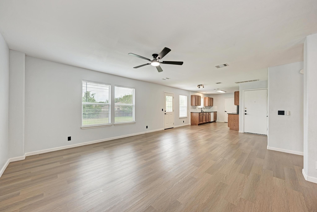 125 Holland St - Photo 10