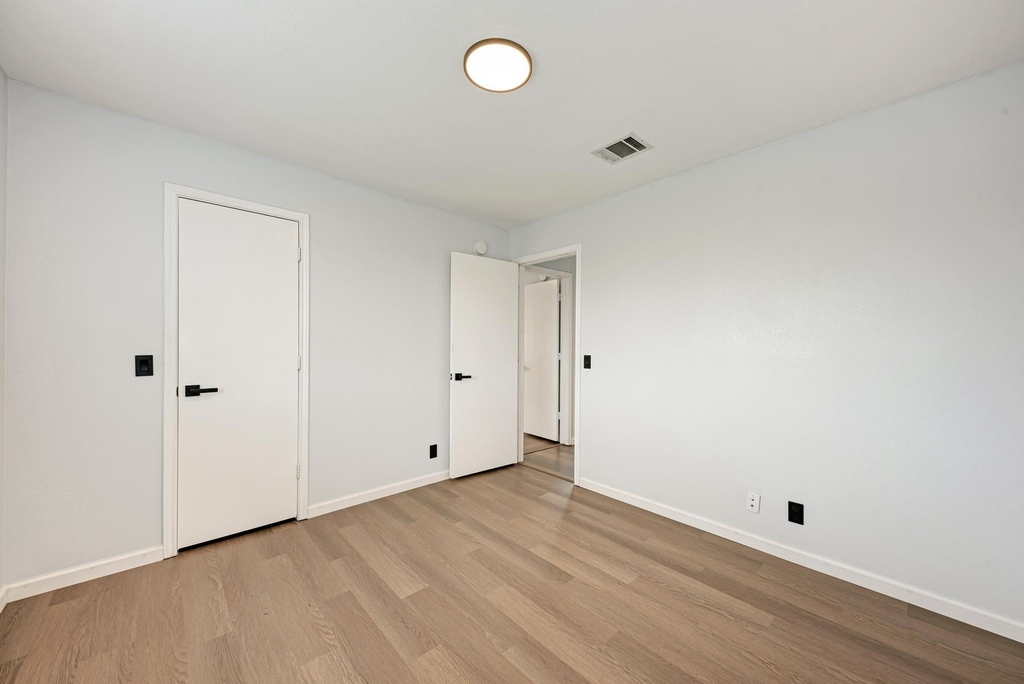 125 Holland St - Photo 35