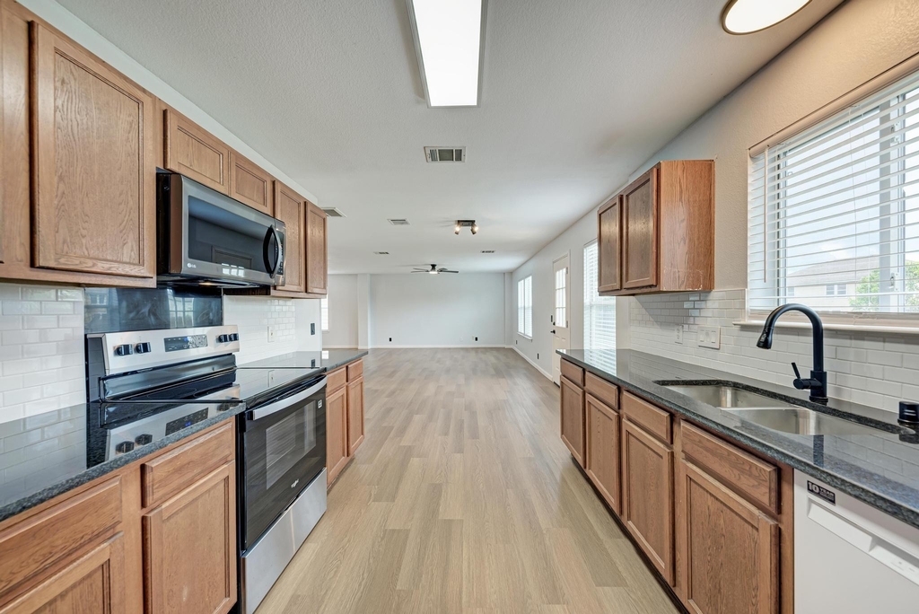125 Holland St - Photo 20