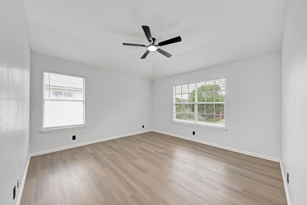125 Holland St - Photo 23