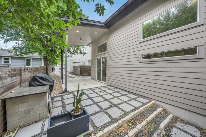 505 W Odell St - Photo 1