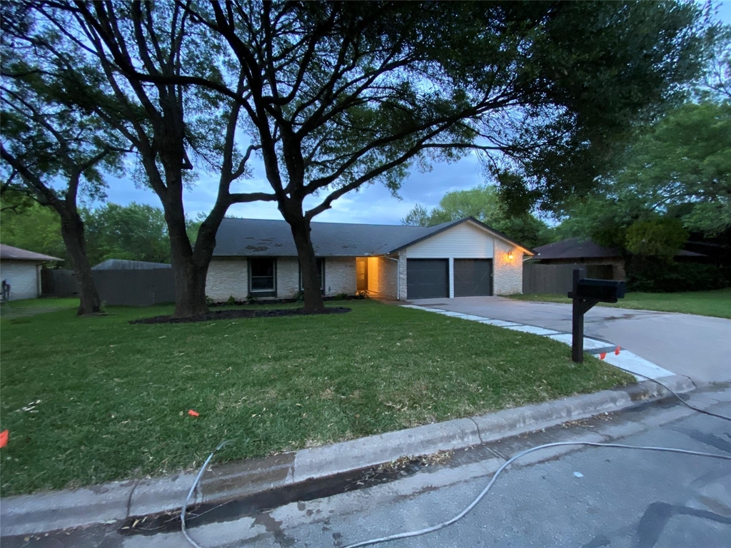 13307 Effingham St - Photo 0