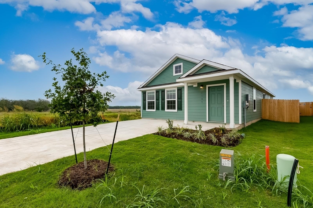 1105 Catfish Ln - Photo 2
