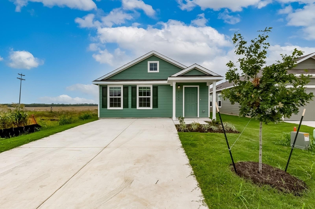 1105 Catfish Ln - Photo 0