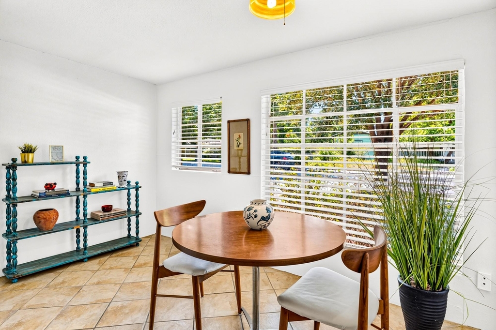 1064 Sycamore St - Photo 9