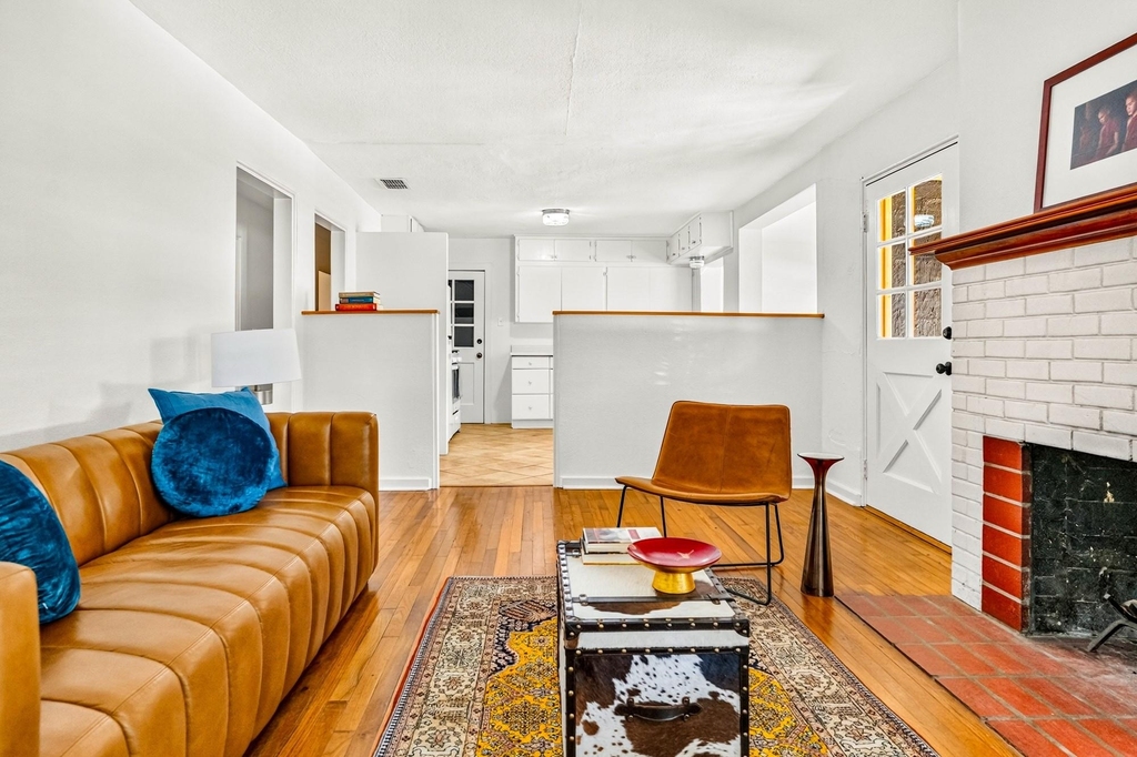 1064 Sycamore St - Photo 4