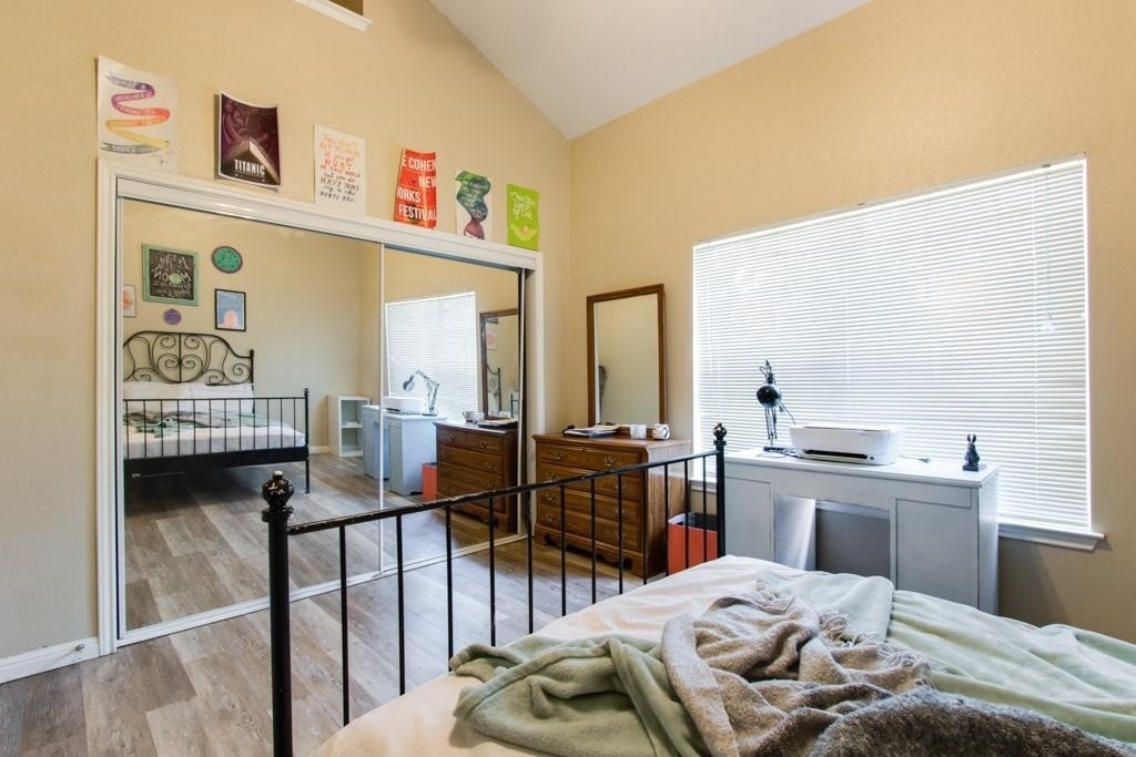 1023 W 24th St - Photo 4