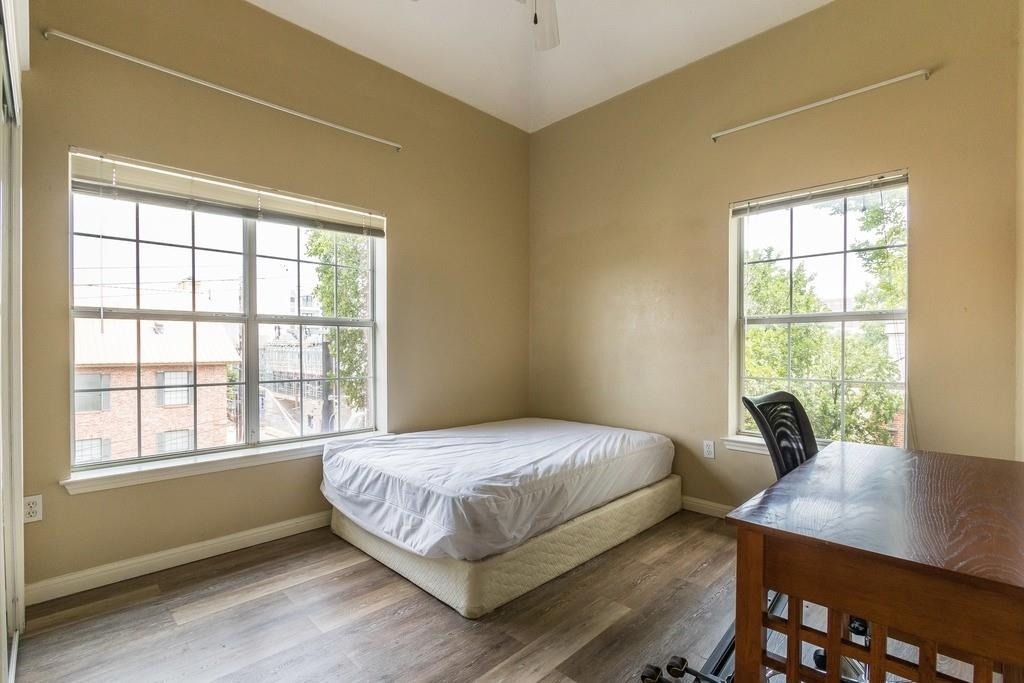 1023 W 24th St - Photo 5