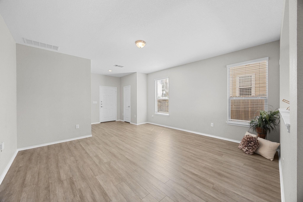 6312 Wagon Spring St - Photo 5