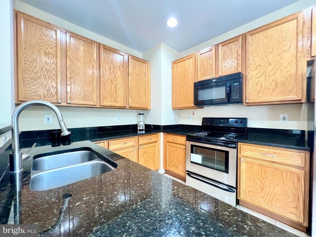 15720 Palermo Terrace - Photo 8