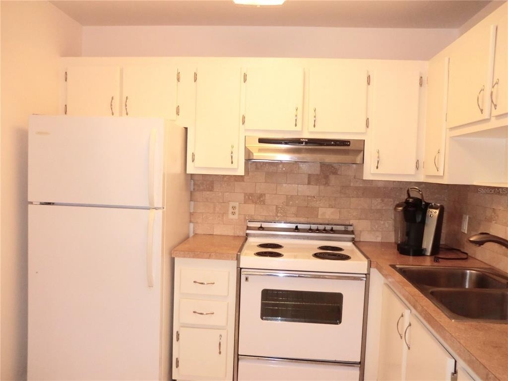 201 Kings Boulevard - Photo 5