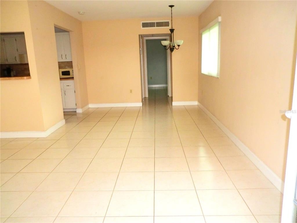 201 Kings Boulevard - Photo 2