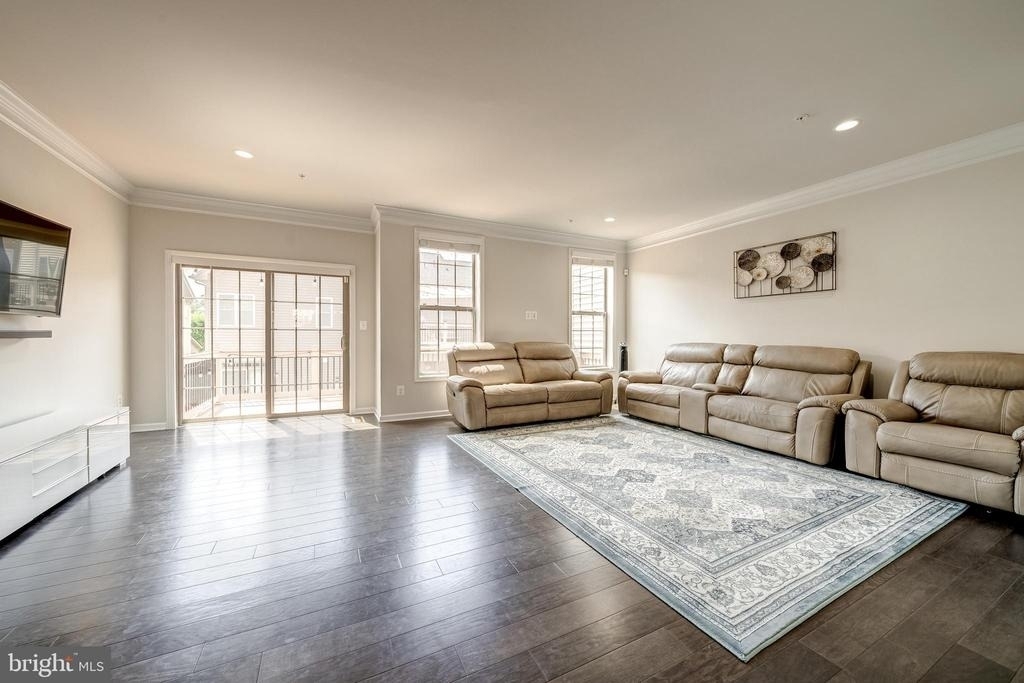 22489 Naugatuck Square - Photo 5