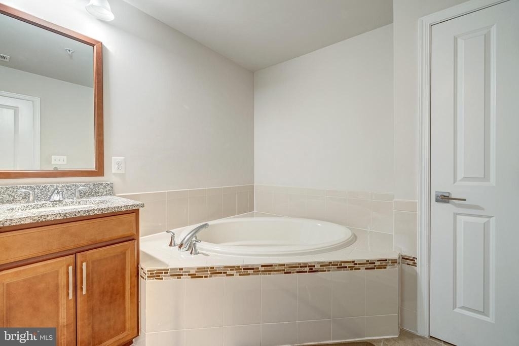 22489 Naugatuck Square - Photo 23