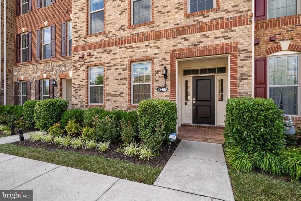 22489 Naugatuck Square - Photo 1