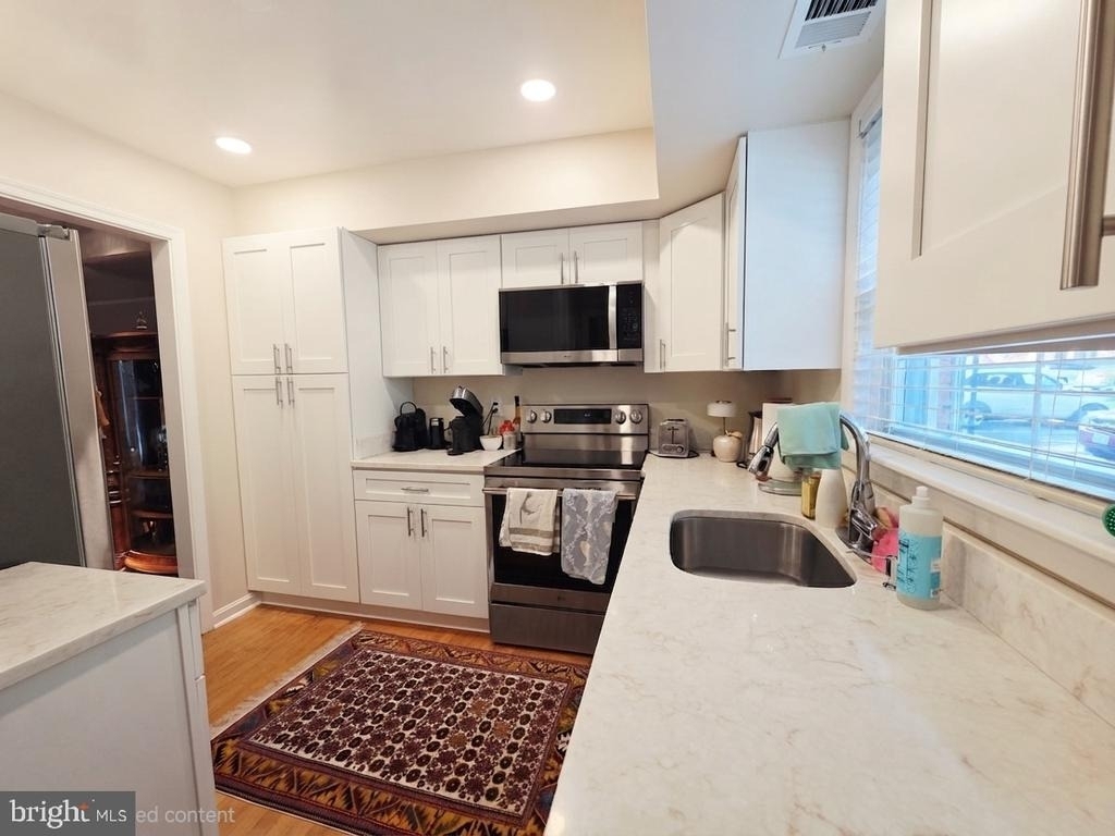 7629 Tiverton Drive - Photo 2