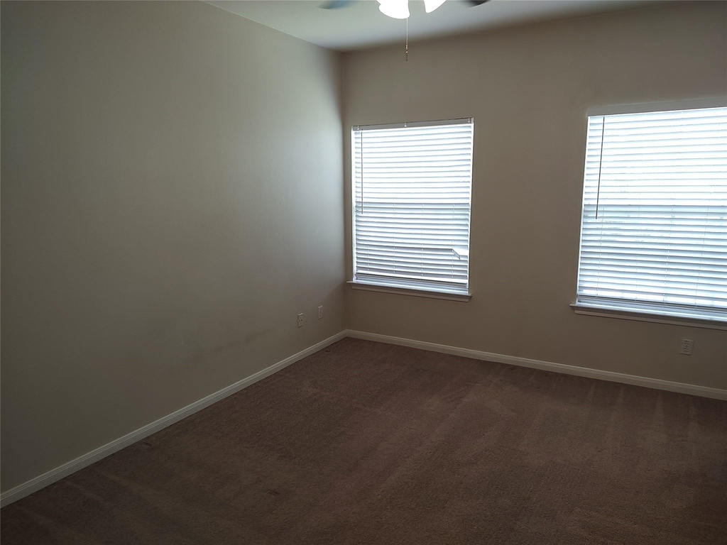 2206 S Bagdad Rd - Photo 5
