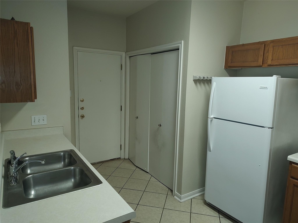 2206 S Bagdad Rd - Photo 4