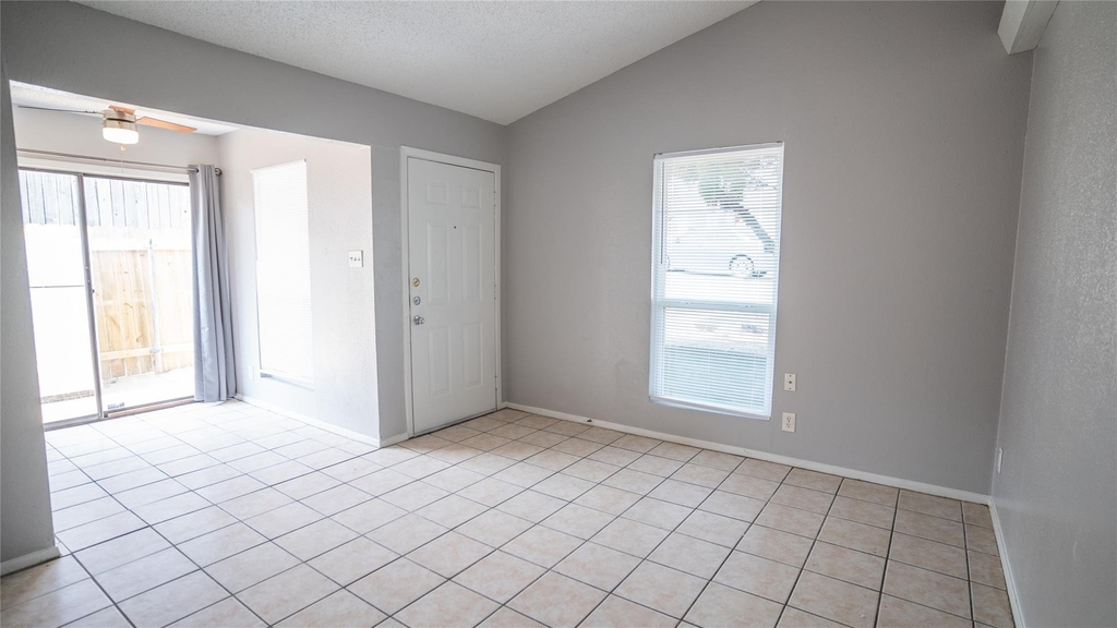 3003 Parker Ln - Photo 5