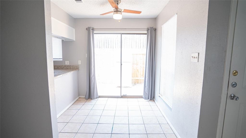 3003 Parker Ln - Photo 4