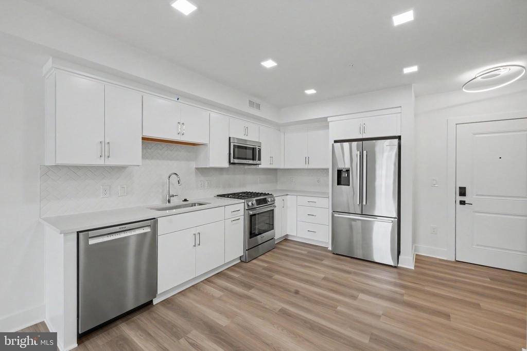 701 N Henry Street - Photo 31