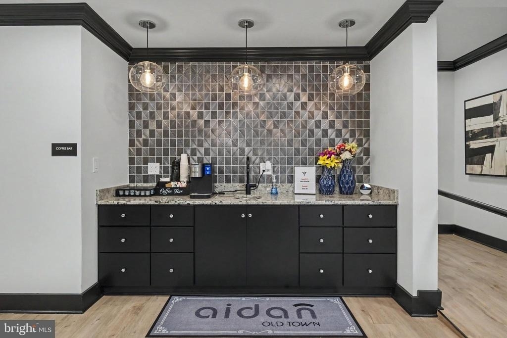 701 N Henry Street - Photo 11