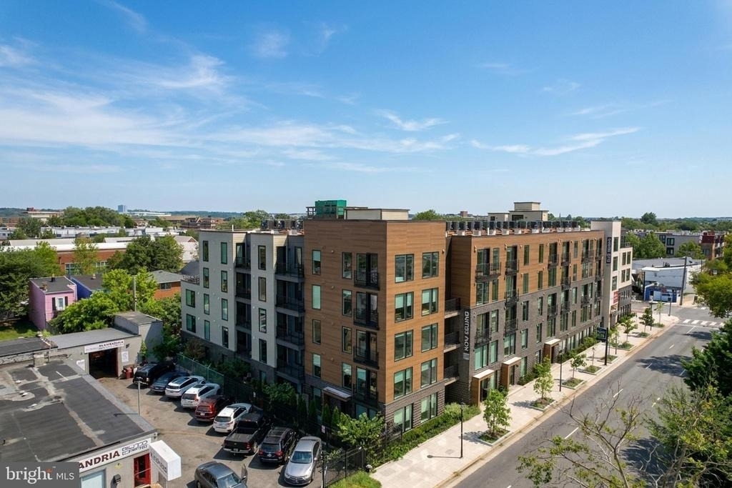 701 N Henry Street - Photo 2