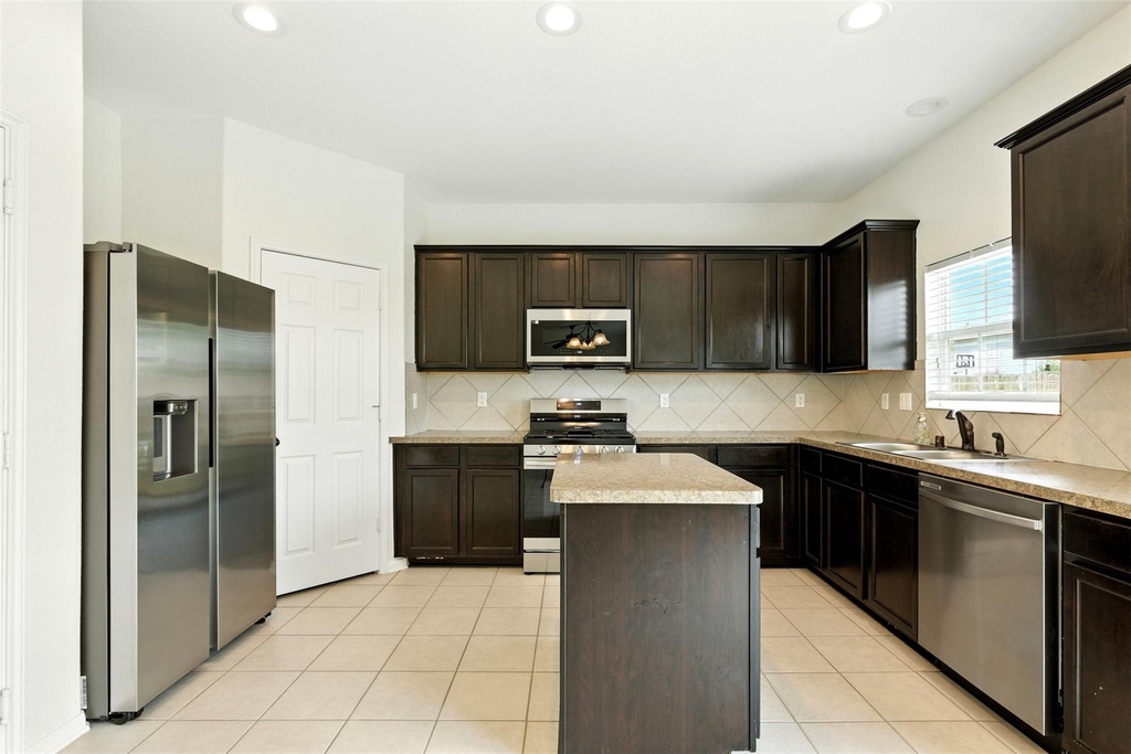 3219 This Way - Photo 13