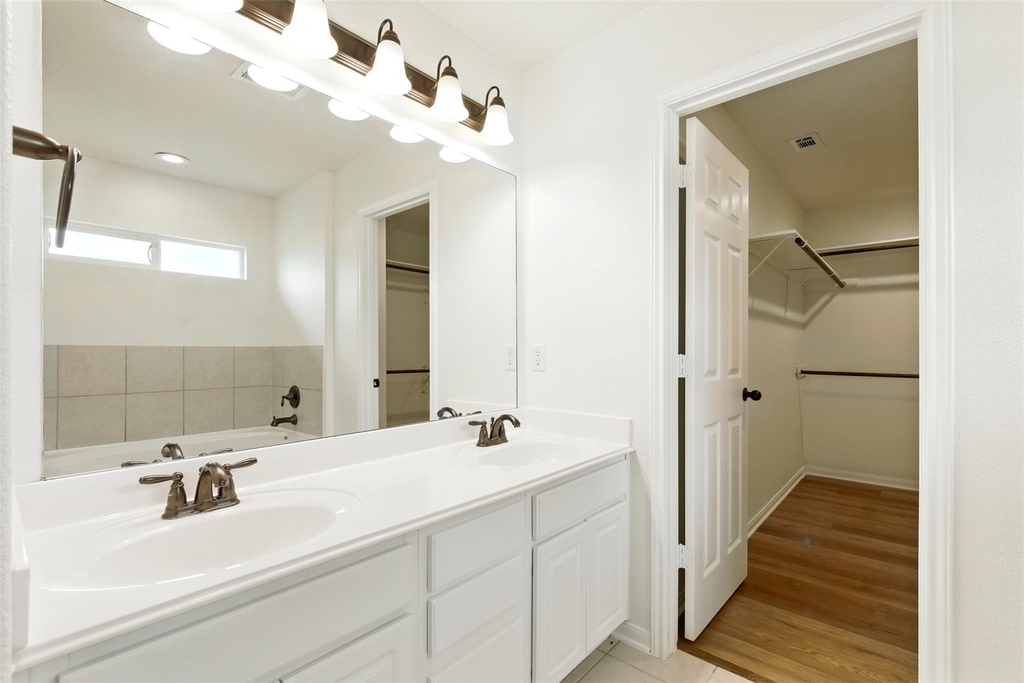 3219 This Way - Photo 20