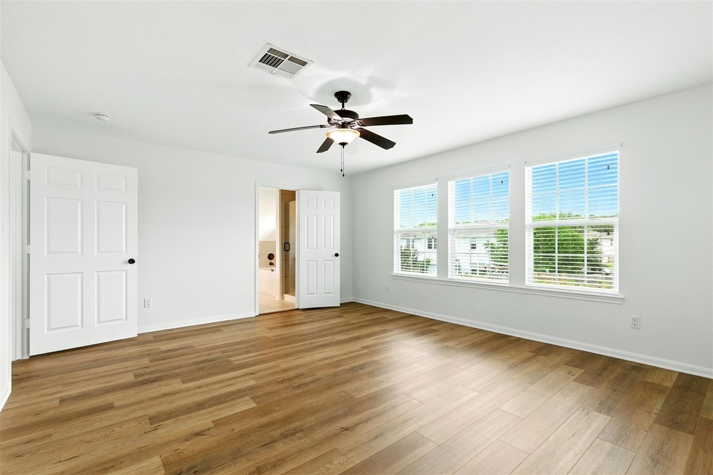 3219 This Way - Photo 17