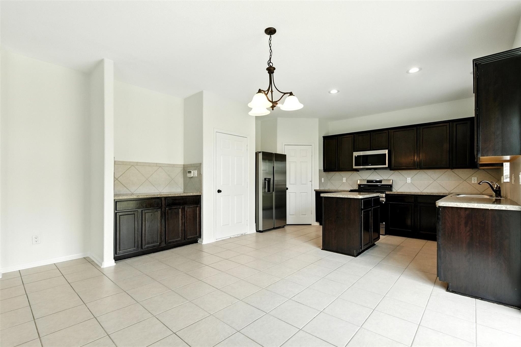 3219 This Way - Photo 11