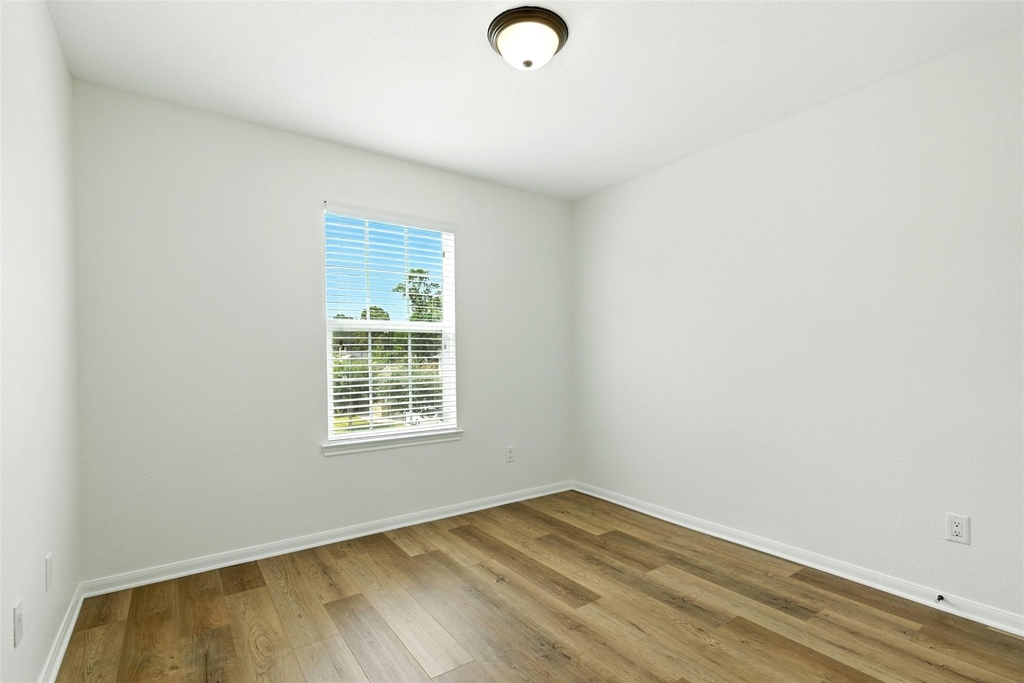 3219 This Way - Photo 24