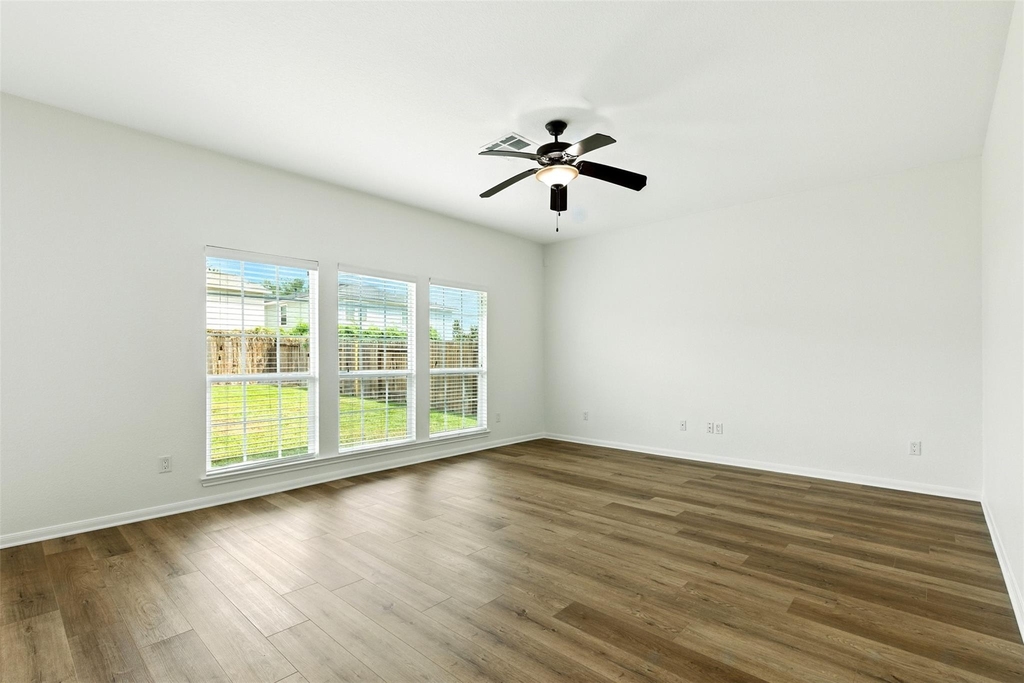 3219 This Way - Photo 7