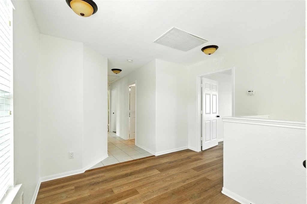 3219 This Way - Photo 14