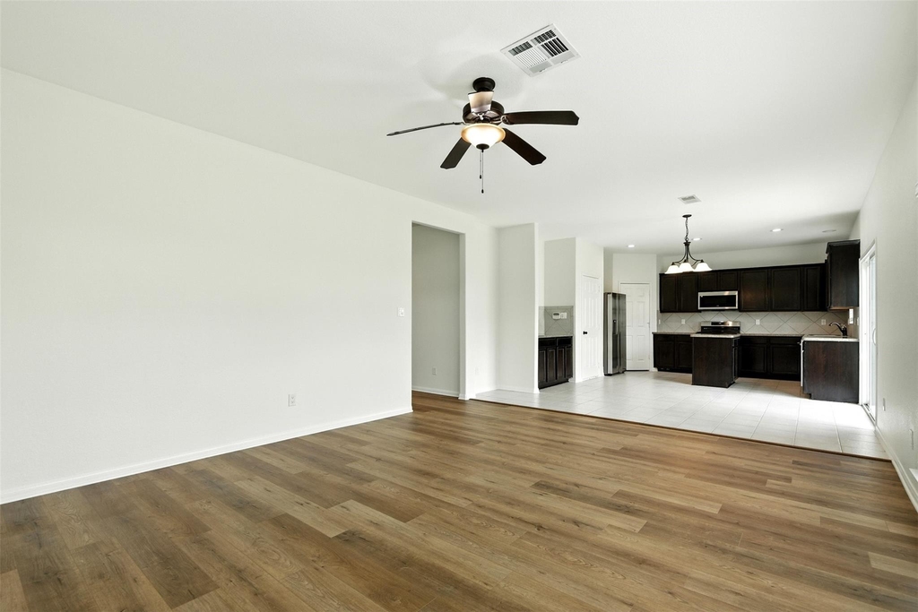 3219 This Way - Photo 8