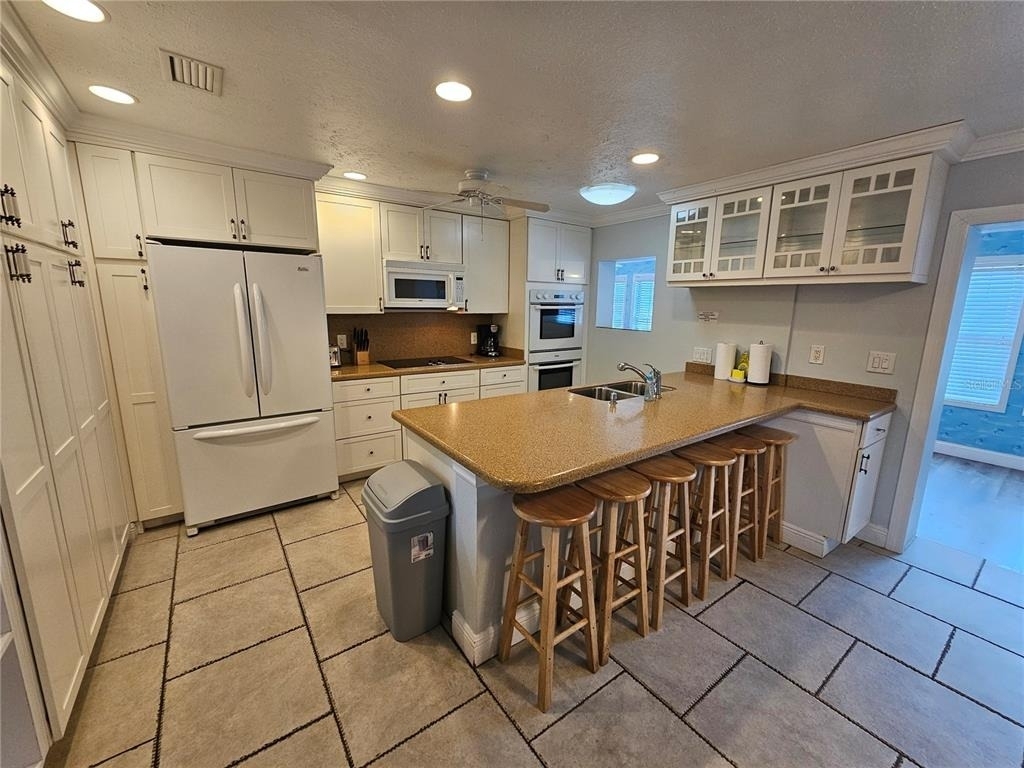 2130 Pinehurst Street - Photo 3