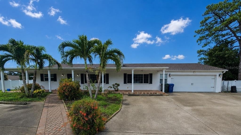 2130 Pinehurst Street - Photo 2