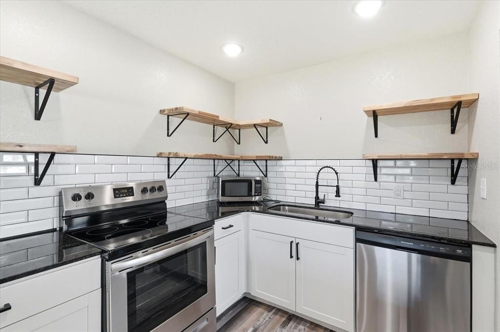 205 Andover Place N - Photo 15
